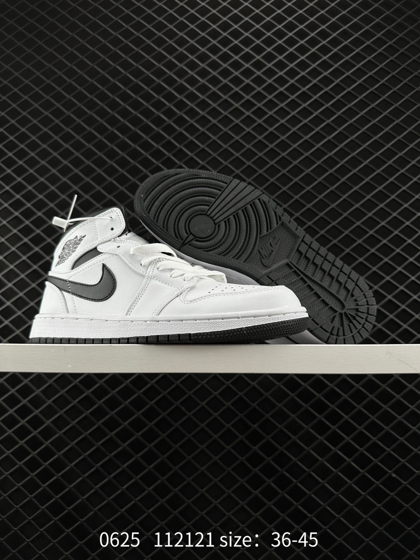 NIKE Air Jordan 1 Retro Mid